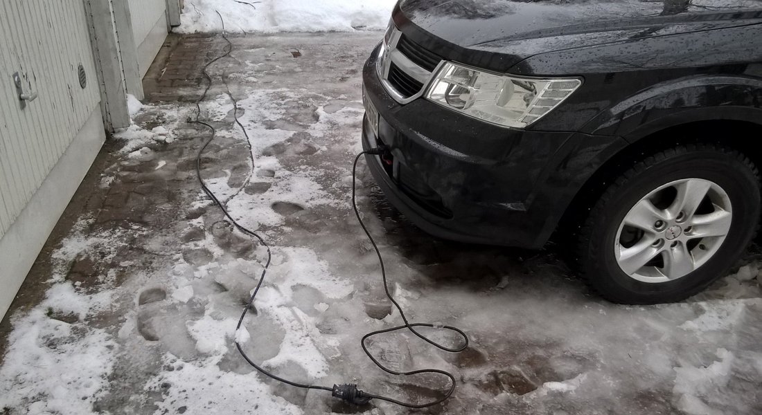 Lämmitä ja lataa autosi turvallisesti